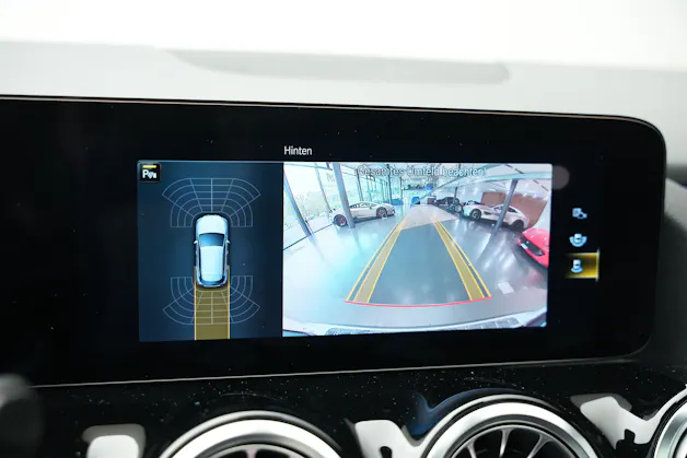 MERCEDES-BENZ GLA 250 4Matic AMG Line 8G-DCT *CH-Fahrzeug* *Panorama*