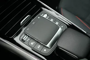 MERCEDES-BENZ GLA 250 4Matic AMG Line 8G-DCT *CH-Fahrzeug* *Panorama*