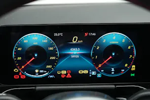 MERCEDES-BENZ GLA 250 4Matic AMG Line 8G-DCT *CH-Fahrzeug* *Panorama*
