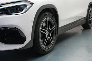 MERCEDES-BENZ GLA 250 4Matic AMG Line 8G-DCT *CH-Fahrzeug* *Panorama*