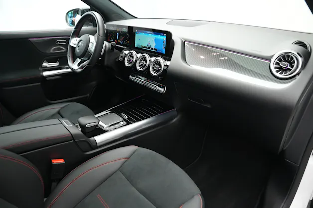 MERCEDES-BENZ GLA 250 4Matic AMG Line 8G-DCT *CH-Fahrzeug* *Panorama*