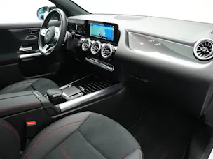 MERCEDES-BENZ GLA 250 4Matic AMG Line 8G-DCT *CH-Fahrzeug* *Panorama*