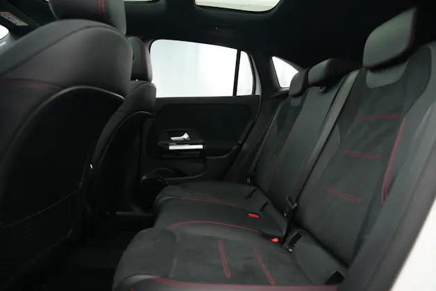 MERCEDES-BENZ GLA 250 4Matic AMG Line 8G-DCT *CH-Fahrzeug* *Panorama*