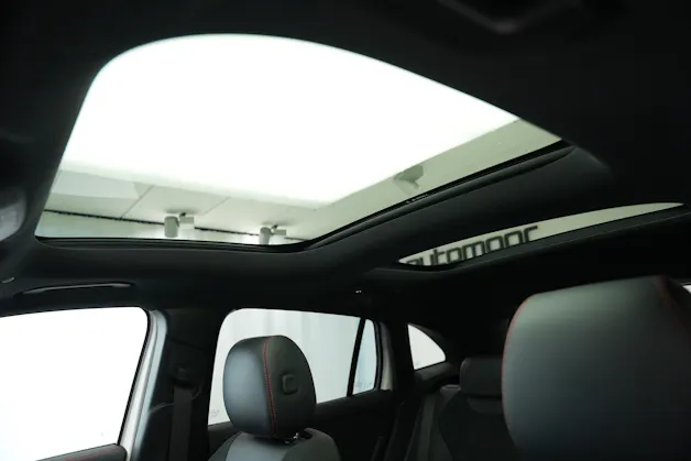 MERCEDES-BENZ GLA 250 4Matic AMG Line 8G-DCT *CH-Fahrzeug* *Panorama*