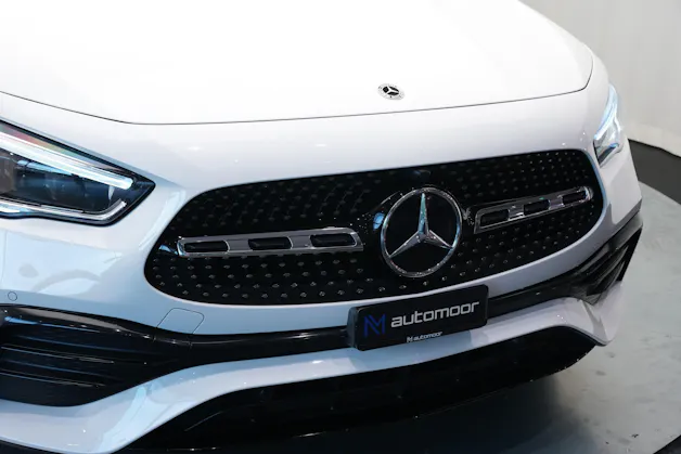 MERCEDES-BENZ GLA 250 4Matic AMG Line 8G-DCT *CH-Fahrzeug* *Panorama*