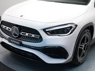 MERCEDES-BENZ GLA 250 4Matic AMG Line 8G-DCT *CH-Fahrzeug* *Panorama*
