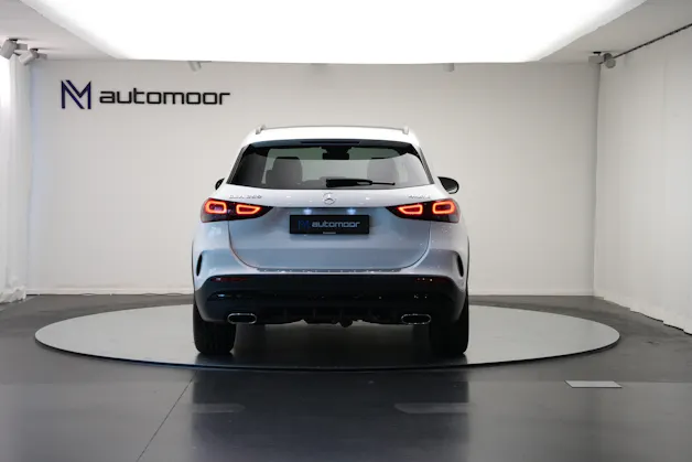 MERCEDES-BENZ GLA 250 4Matic AMG Line 8G-DCT *CH-Fahrzeug* *Panorama*