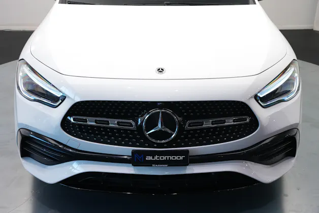 MERCEDES-BENZ GLA 250 4Matic AMG Line 8G-DCT *CH-Fahrzeug* *Panorama*