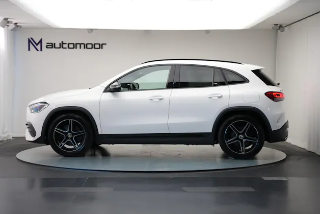 MERCEDES-BENZ GLA 250 4Matic AMG Line 8G-DCT *CH-Fahrzeug* *Panorama*
