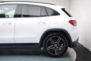 MERCEDES-BENZ GLA 250 4Matic AMG Line 8G-DCT *CH-Fahrzeug* *Panorama*
