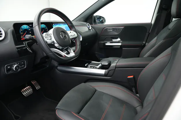 MERCEDES-BENZ GLA 250 4Matic AMG Line 8G-DCT *CH-Fahrzeug* *Panorama*
