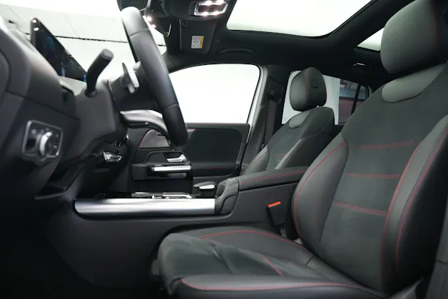 MERCEDES-BENZ GLA 250 4Matic AMG Line 8G-DCT *CH-Fahrzeug* *Panorama*