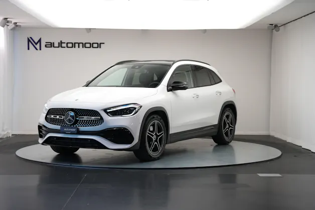 MERCEDES-BENZ GLA 250 4Matic AMG Line 8G-DCT *CH-Fahrzeug* *Panorama*