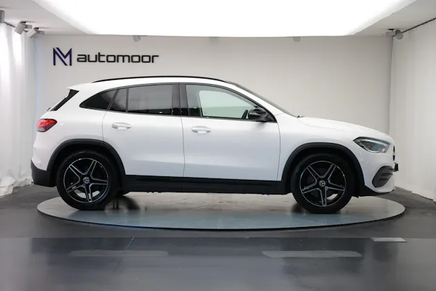 MERCEDES-BENZ GLA 250 4Matic AMG Line 8G-DCT *CH-Fahrzeug* *Panorama*