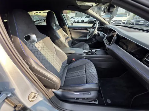 VW Passat 2.0 TDI R-Line 4M