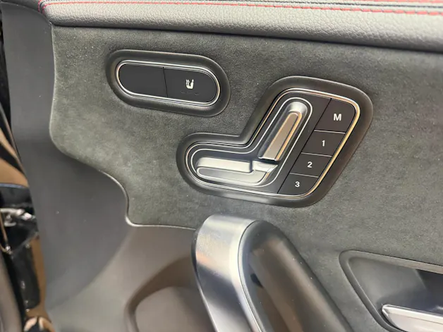 MERCEDES-BENZ CLA 250 4M - AMG / DISTRONIC / 360 Grad Kamera / Head-Up Display