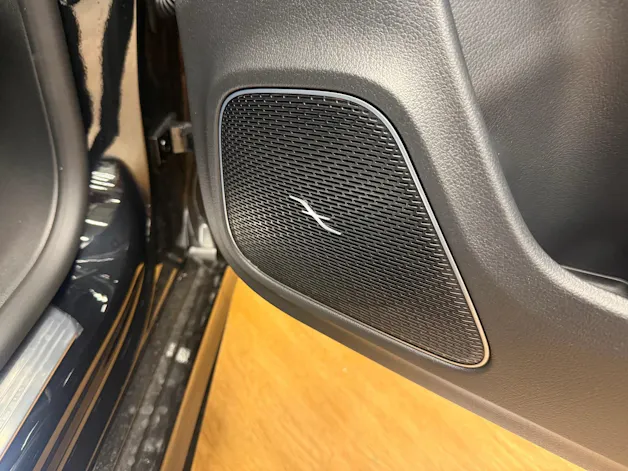 MERCEDES-BENZ CLA 250 4M - AMG / DISTRONIC / 360 Grad Kamera / Head-Up Display