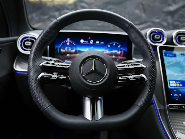 MERCEDES-BENZ GLC 300 d 4Matic 9G-Tronic *ALL BLACK*21" Felgen*Digital LIGHT*AHK*