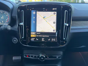 VOLVO XC40 2.0 B4 MH R-Design AWD
