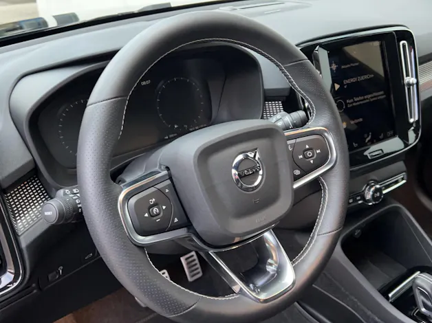 VOLVO XC40 2.0 B4 MH R-Design AWD