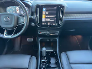 VOLVO XC40 2.0 B4 MH R-Design AWD