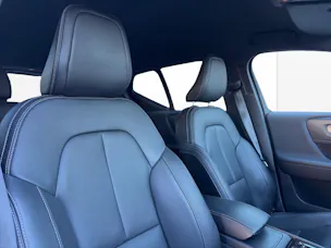 VOLVO XC40 2.0 B4 MH R-Design AWD