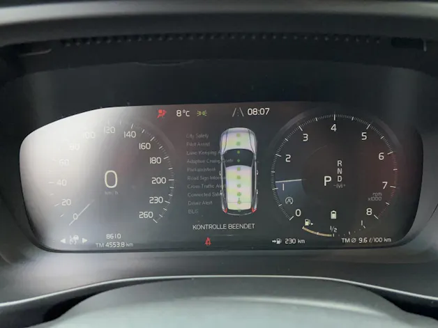 VOLVO XC40 2.0 B4 MH R-Design AWD