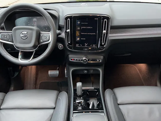 VOLVO XC40 2.0 B4 MH R-Design AWD