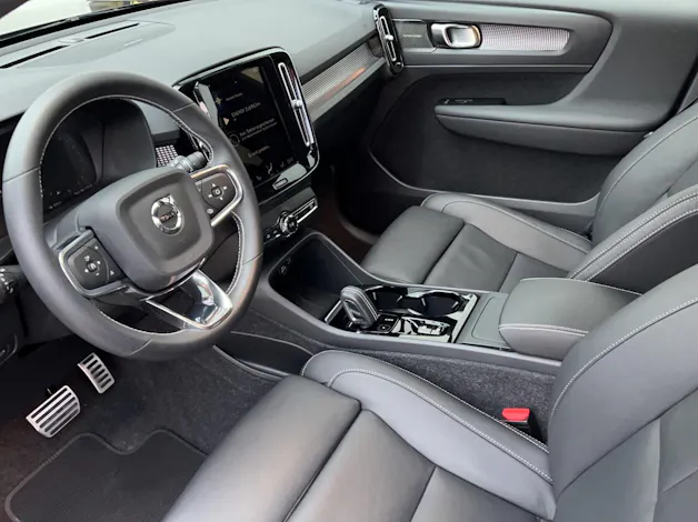 VOLVO XC40 2.0 B4 MH R-Design AWD