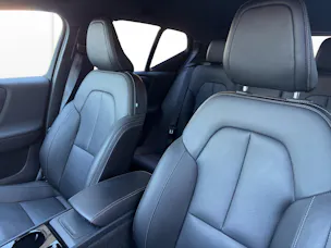 VOLVO XC40 2.0 B4 MH R-Design AWD