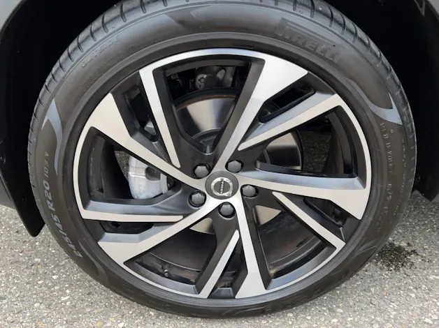 VOLVO XC40 2.0 B4 MH R-Design AWD