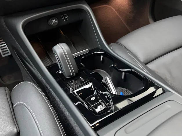 VOLVO XC40 2.0 B4 MH R-Design AWD
