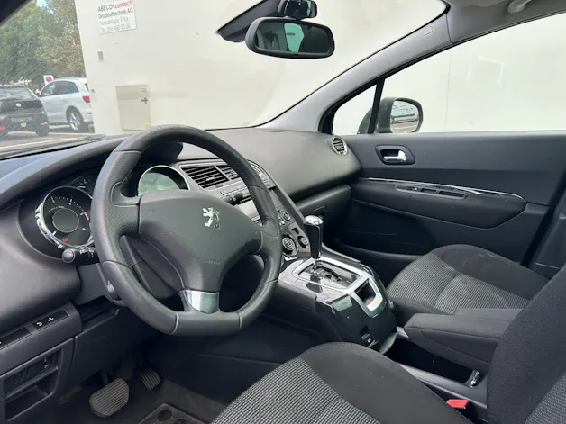 PEUGEOT 5008 2.0 HDI Sport Pack Automatic