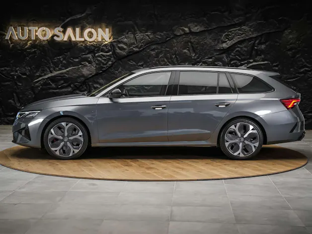 SKODA Octavia Combi 2.0 TSI DSG RS *Facelift*Werksgarantie*Panorama*Head-Up*