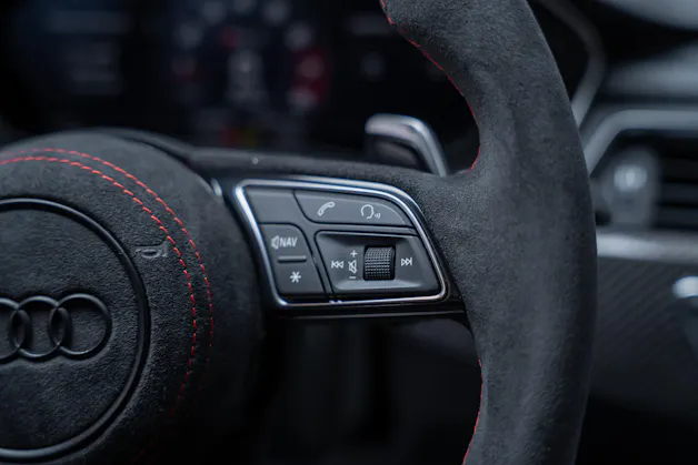 AUDI RS5 Coupé 2.9 V6 TFSI quattro T-Tronic / Carbon Paket / Alcantara-Lenkrad / Bang&Olufsen
