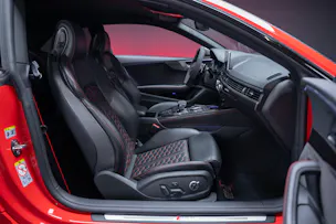 AUDI RS5 Coupé 2.9 V6 TFSI quattro T-Tronic / Carbon Paket / Alcantara-Lenkrad / Bang&Olufsen