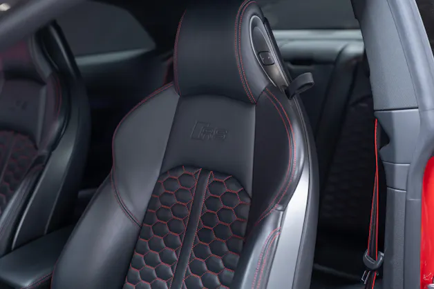 AUDI RS5 Coupé 2.9 V6 TFSI quattro T-Tronic / Carbon Paket / Alcantara-Lenkrad / Bang&Olufsen