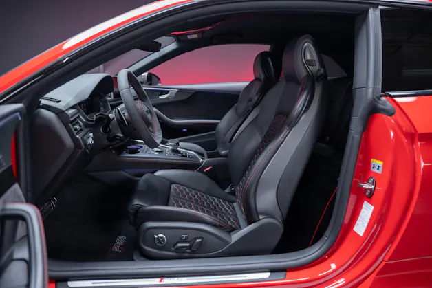 AUDI RS5 Coupé 2.9 V6 TFSI quattro T-Tronic / Carbon Paket / Alcantara-Lenkrad / Bang&Olufsen