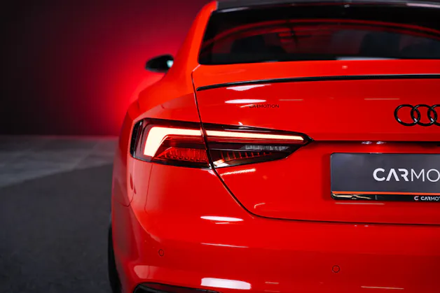 AUDI RS5 Coupé 2.9 V6 TFSI quattro T-Tronic / Carbon Paket / Alcantara-Lenkrad / Bang&Olufsen
