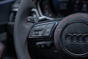 AUDI RS5 Coupé 2.9 V6 TFSI quattro T-Tronic / Carbon Paket / Alcantara-Lenkrad / Bang&Olufsen