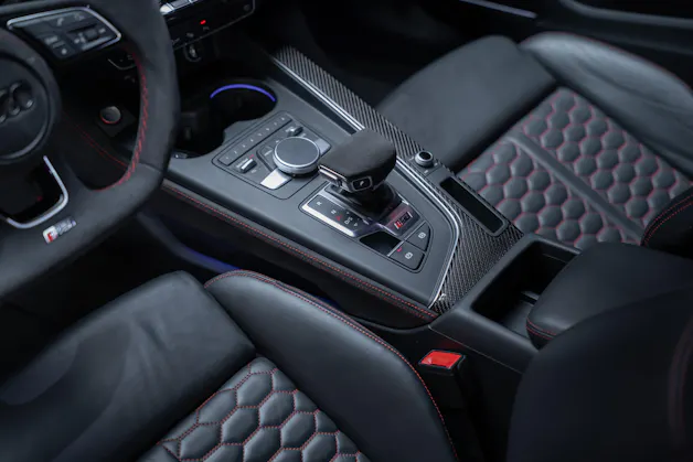 AUDI RS5 Coupé 2.9 V6 TFSI quattro T-Tronic / Carbon Paket / Alcantara-Lenkrad / Bang&Olufsen