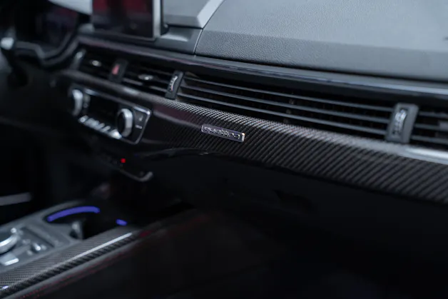 AUDI RS5 Coupé 2.9 V6 TFSI quattro T-Tronic / Carbon Paket / Alcantara-Lenkrad / Bang&Olufsen