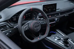 AUDI RS5 Coupé 2.9 V6 TFSI quattro T-Tronic / Carbon Paket / Alcantara-Lenkrad / Bang&Olufsen
