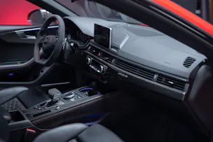 AUDI RS5 Coupé 2.9 V6 TFSI quattro T-Tronic / Carbon Paket / Alcantara-Lenkrad / Bang&Olufsen
