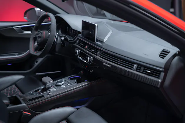 AUDI RS5 Coupé 2.9 V6 TFSI quattro T-Tronic / Carbon Paket / Alcantara-Lenkrad / Bang&Olufsen