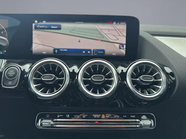 MERCEDES-BENZ GLA-Klasse H247 GLA 250 AMG Line 4matic