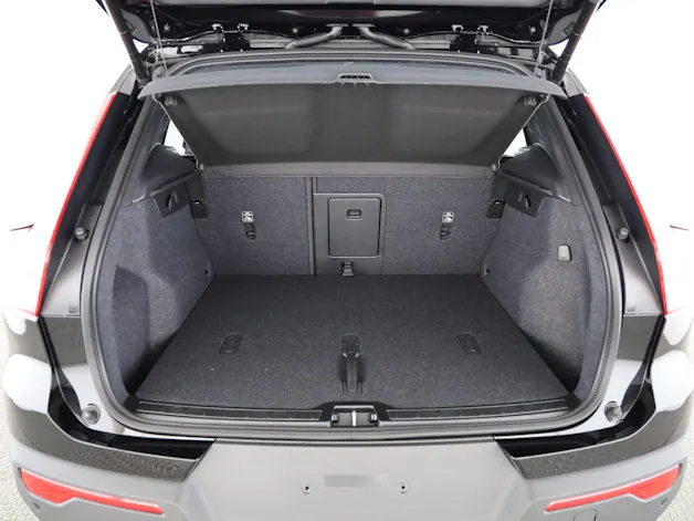 VOLVO XC40 2.0 B4 MH Black Edition