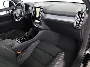 VOLVO XC40 2.0 B4 MH Black Edition