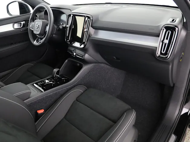 VOLVO XC40 2.0 B4 MH Black Edition