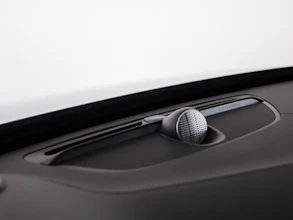 https://vehicle.imgix.net/4501495/f69396e4-a219-4e19-92ef-d9ad525aea69.jpg